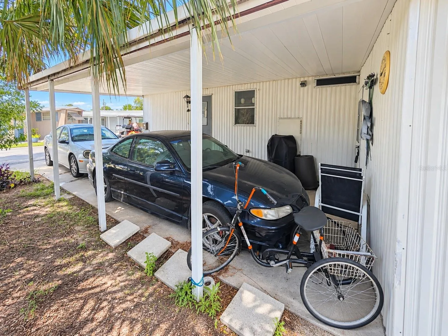 Carport/Parking