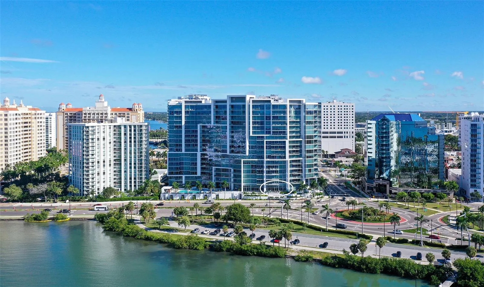 Aerial views showcase The VUE’s striking waterfront architecture, premier bayfront location.