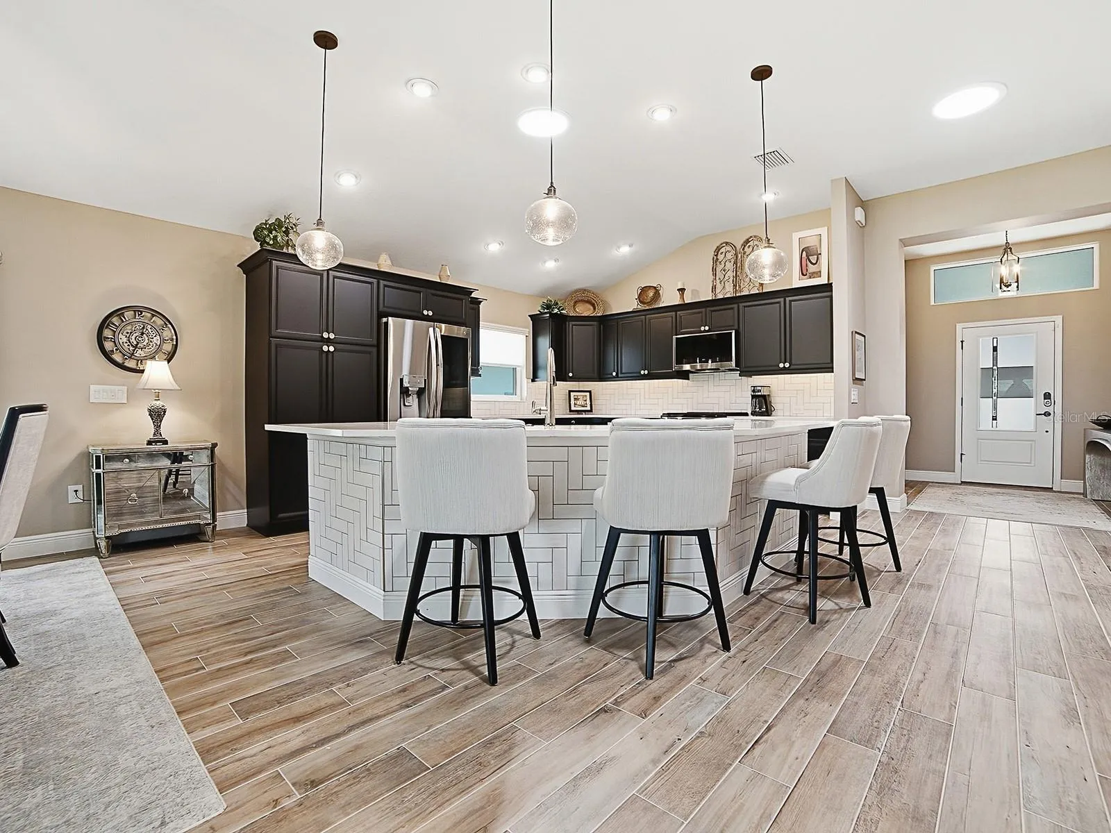 THE FRONT OF THE BREAKFAST BAR IS FINISHED OFF NICELY WITH THE SAME TILE AS THE BACKSPLASH.