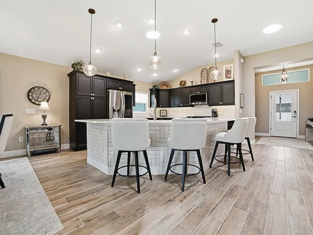 THE FRONT OF THE BREAKFAST BAR IS FINISHED OFF NICELY WITH THE SAME TILE AS THE BACKSPLASH.
