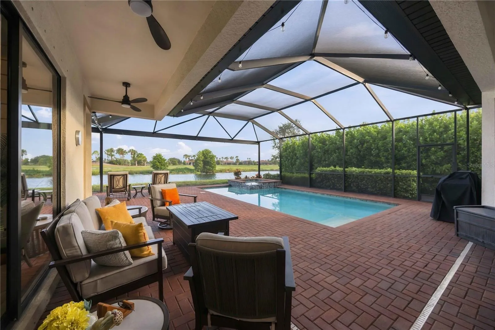Stunning Lanai space