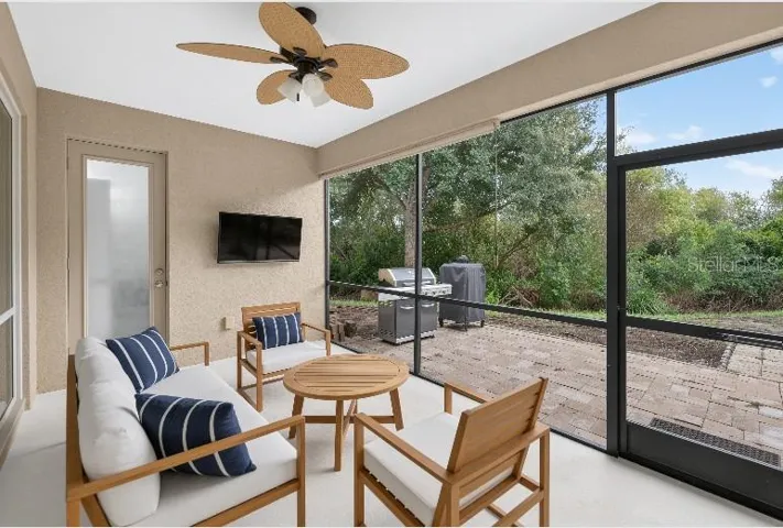 Virtually stage