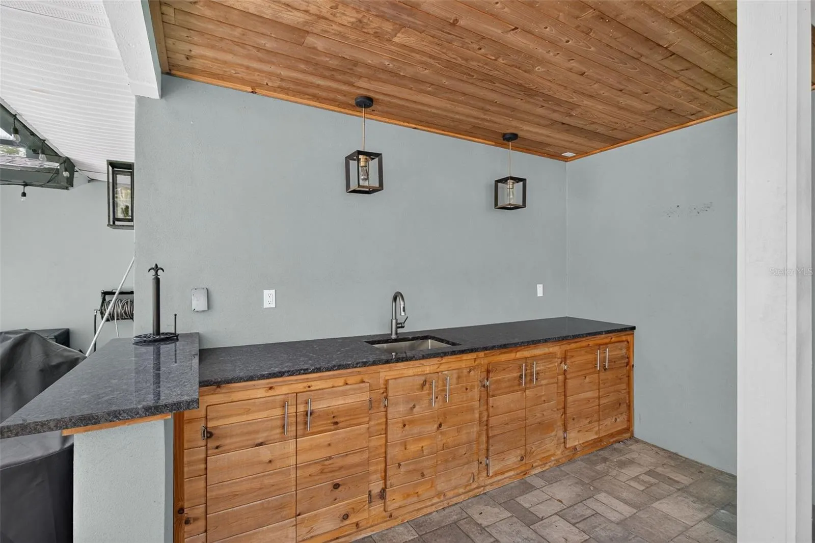 Outdoor Kitchen