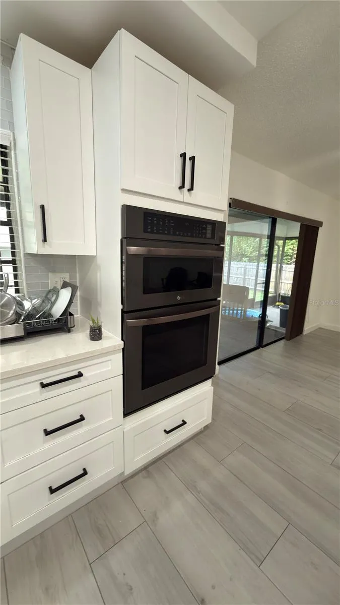 Wall oven