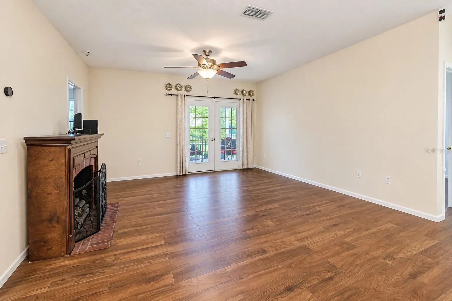 Living Room - other view