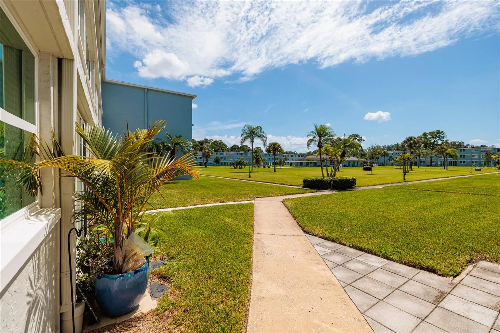walkway to pool and clubhpouse