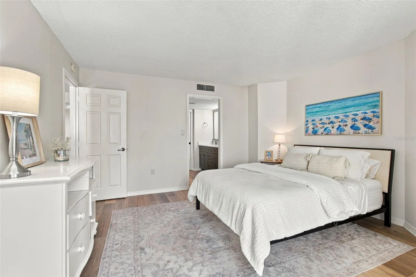 Primary suite to primary bath