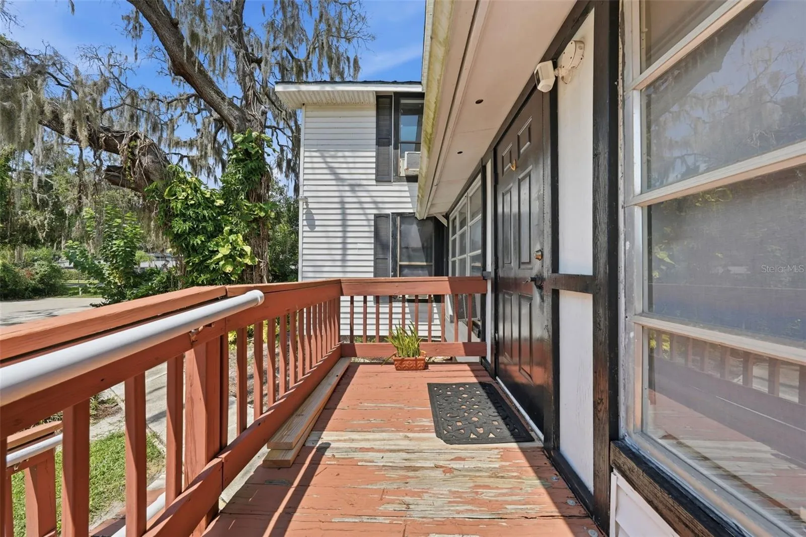 Side entry to Living/sitting area