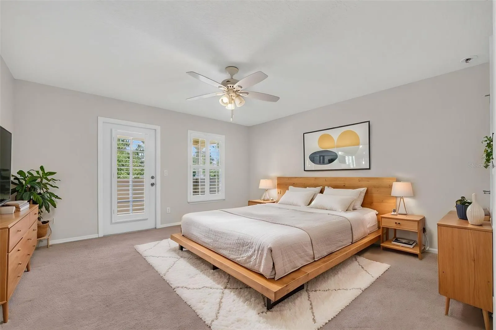 Upstairs en-suite with private balcony, water view *staged