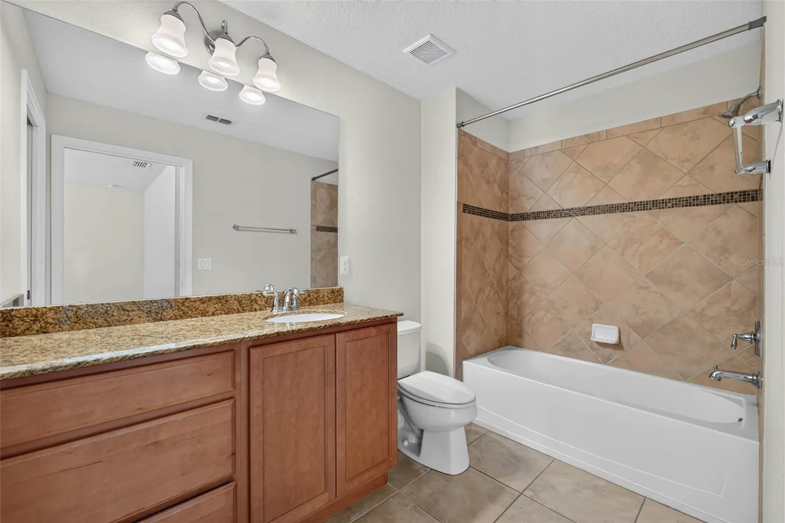 Owner's suite full bath