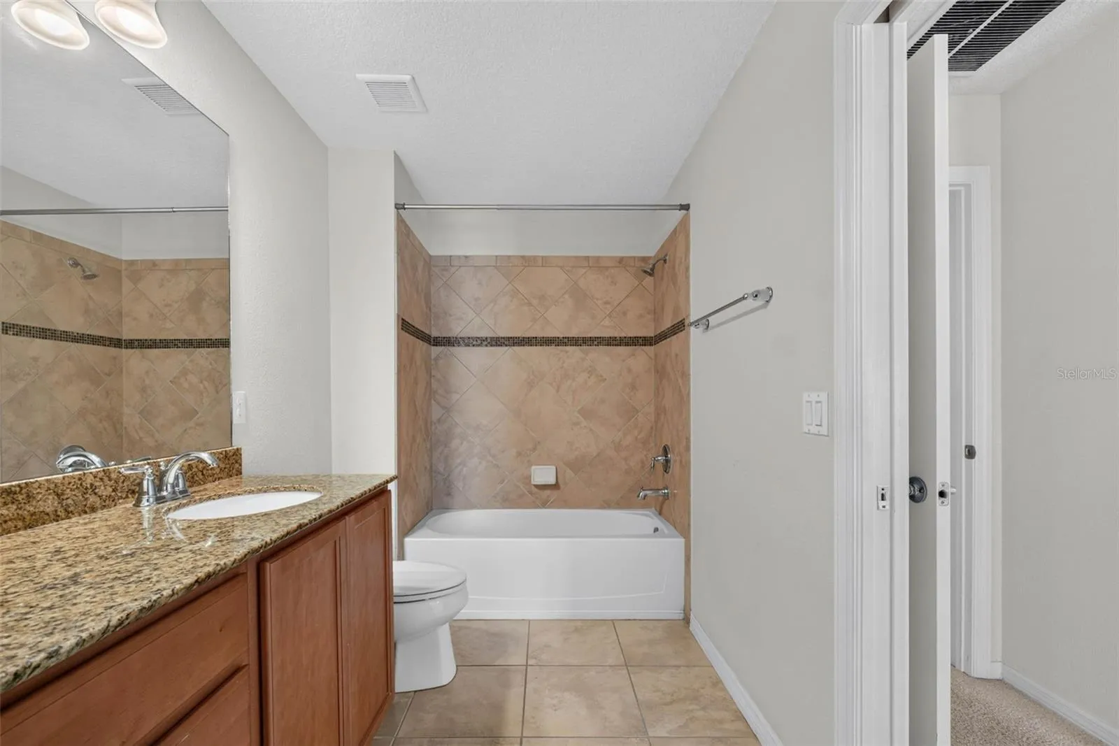 Owner's suite full bath