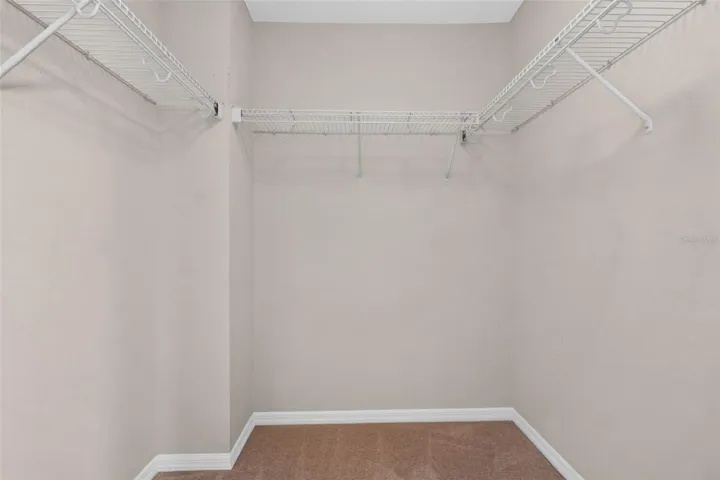 Upstairs en-suite walk-in closet