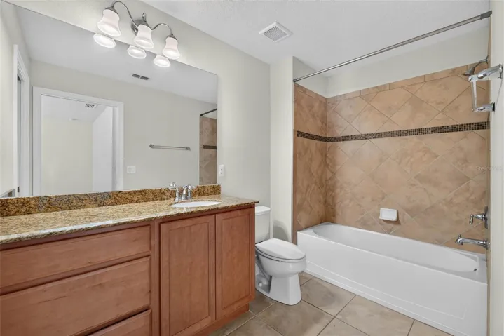 Owner's suite full bath