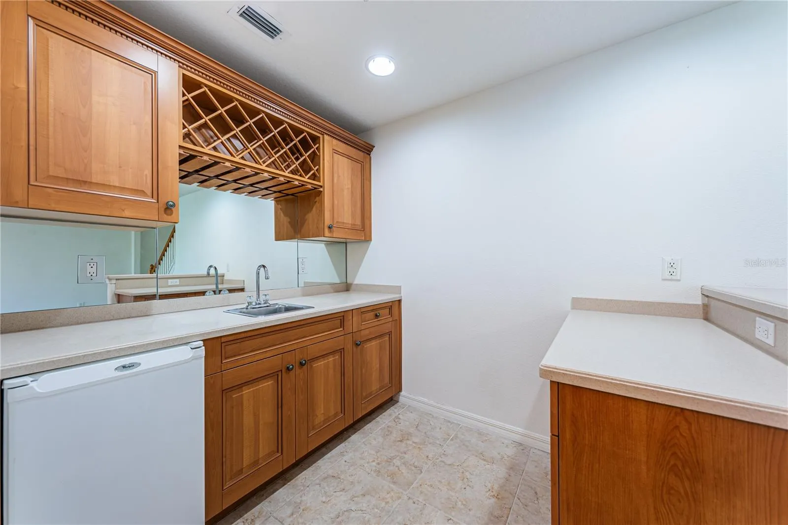 Wet bar and "party kitchen"
