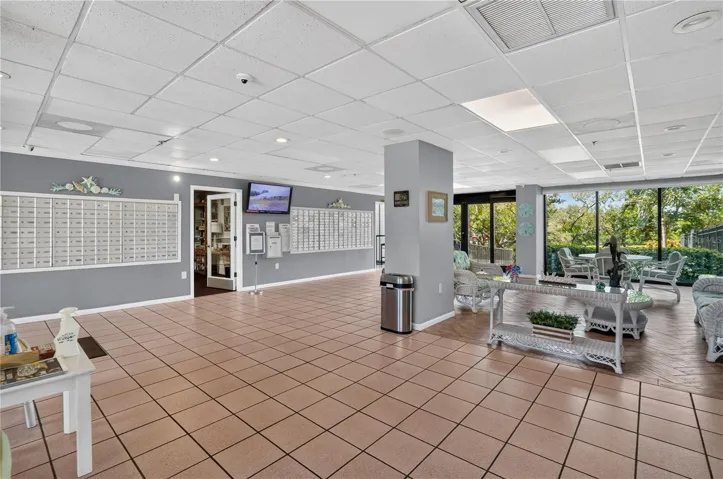 lobby/mail
