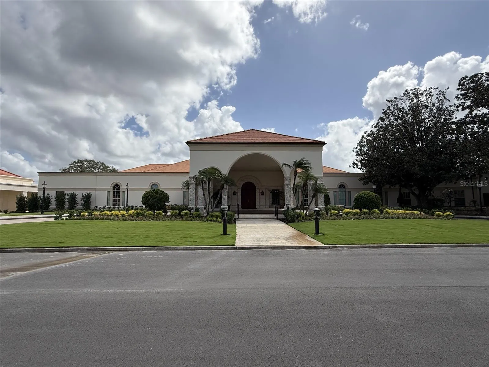 2 Blocks from Interlachen County Club