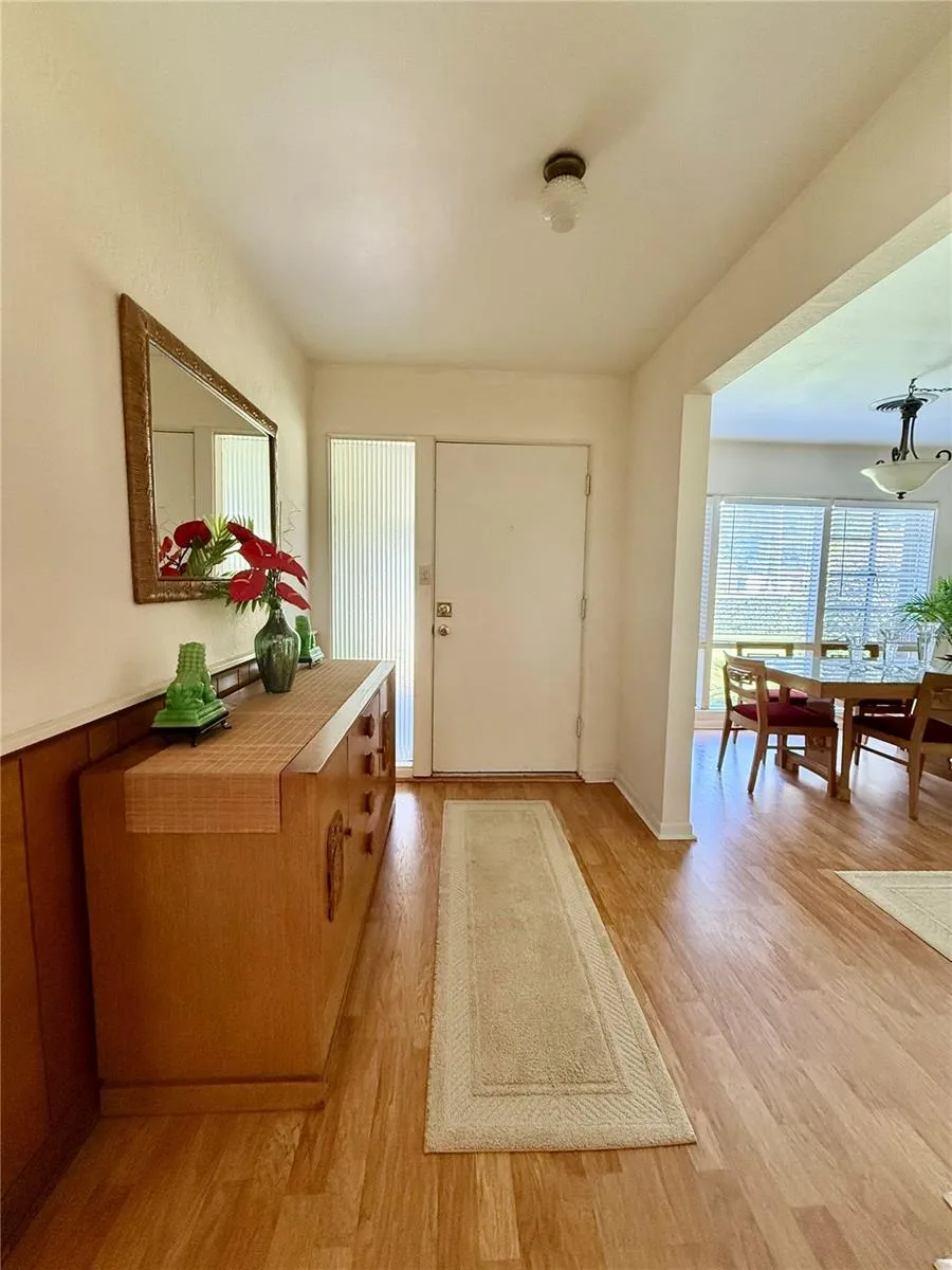 6x8 Foyer