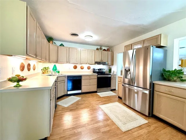 Kitchen has 25 cabinets with roll out shelves