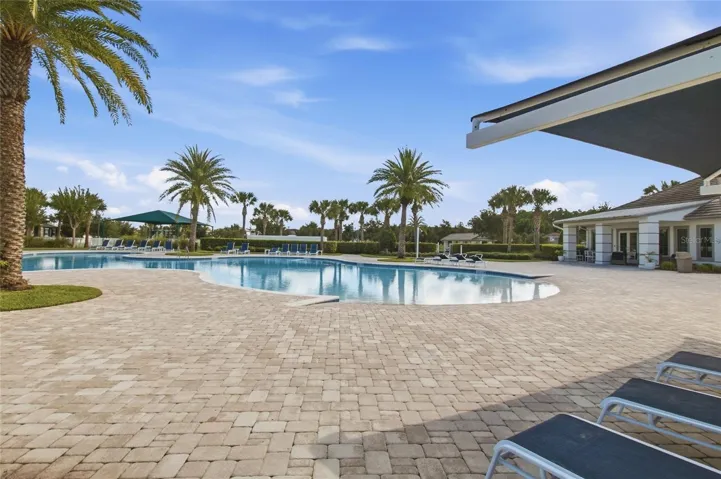 Beach style pool entrance