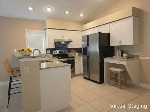 Kitchen (Virtually Staged)