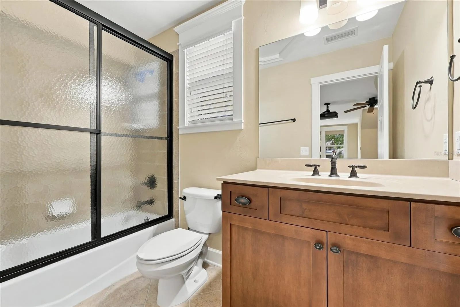 Bathroom en suite to Bedroom #5 (upstairs)