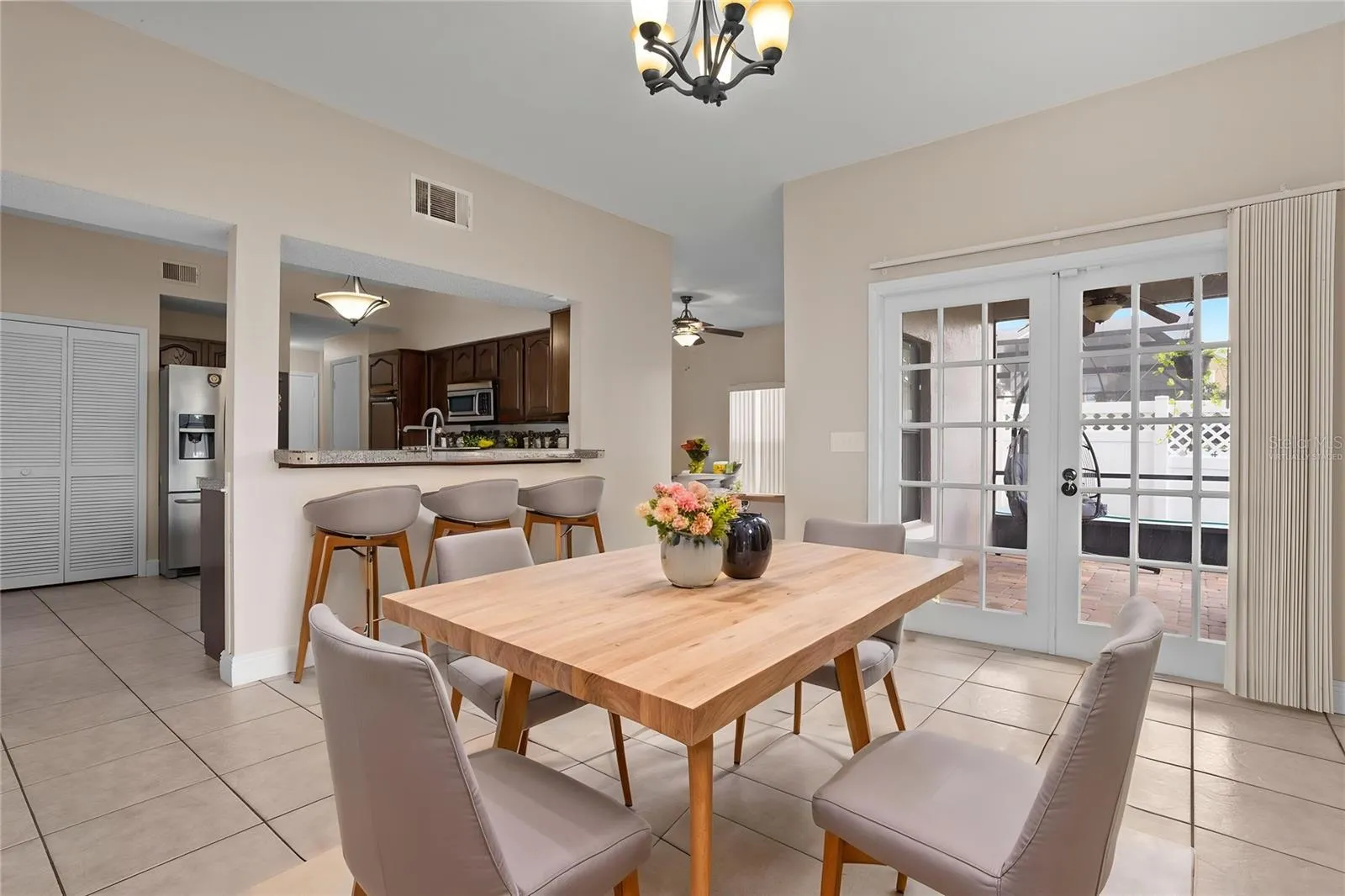 Virtually staged dining room