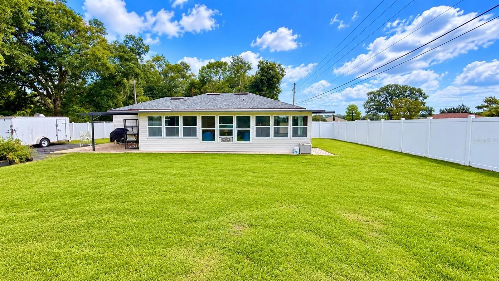 FULLY FENCED YARD