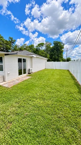 SIDE YARD