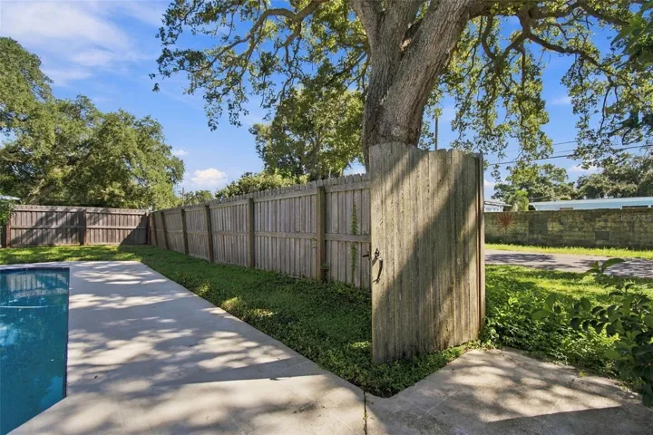 Access to Pinellas Trail