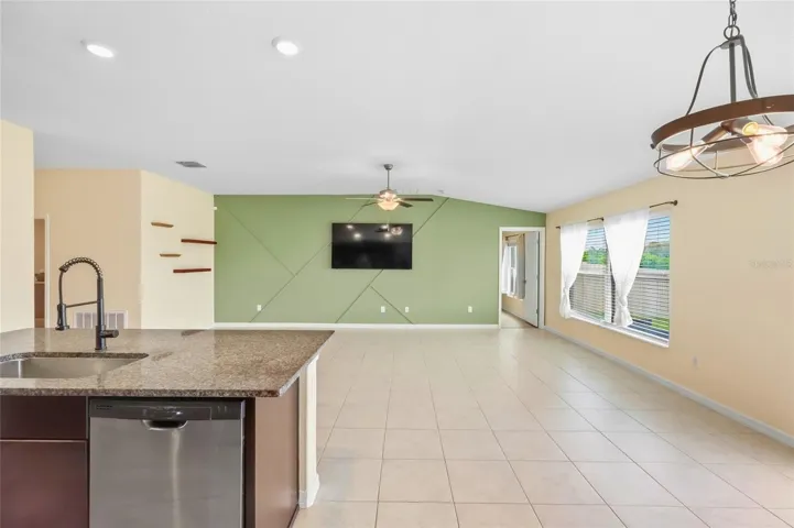 Living/dinning/kitchen