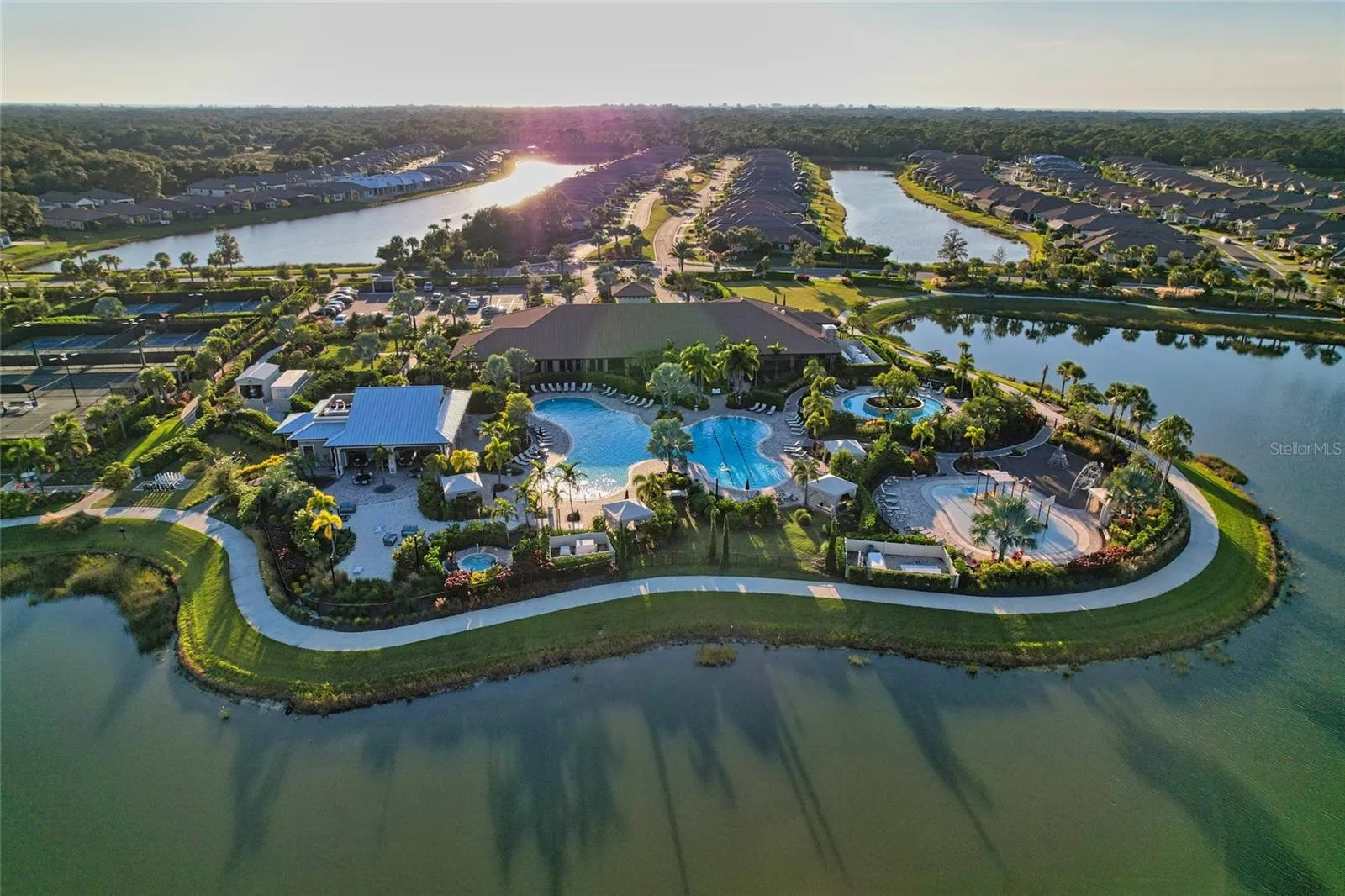 Resort living, and yes on the horizon is the Gulf.
