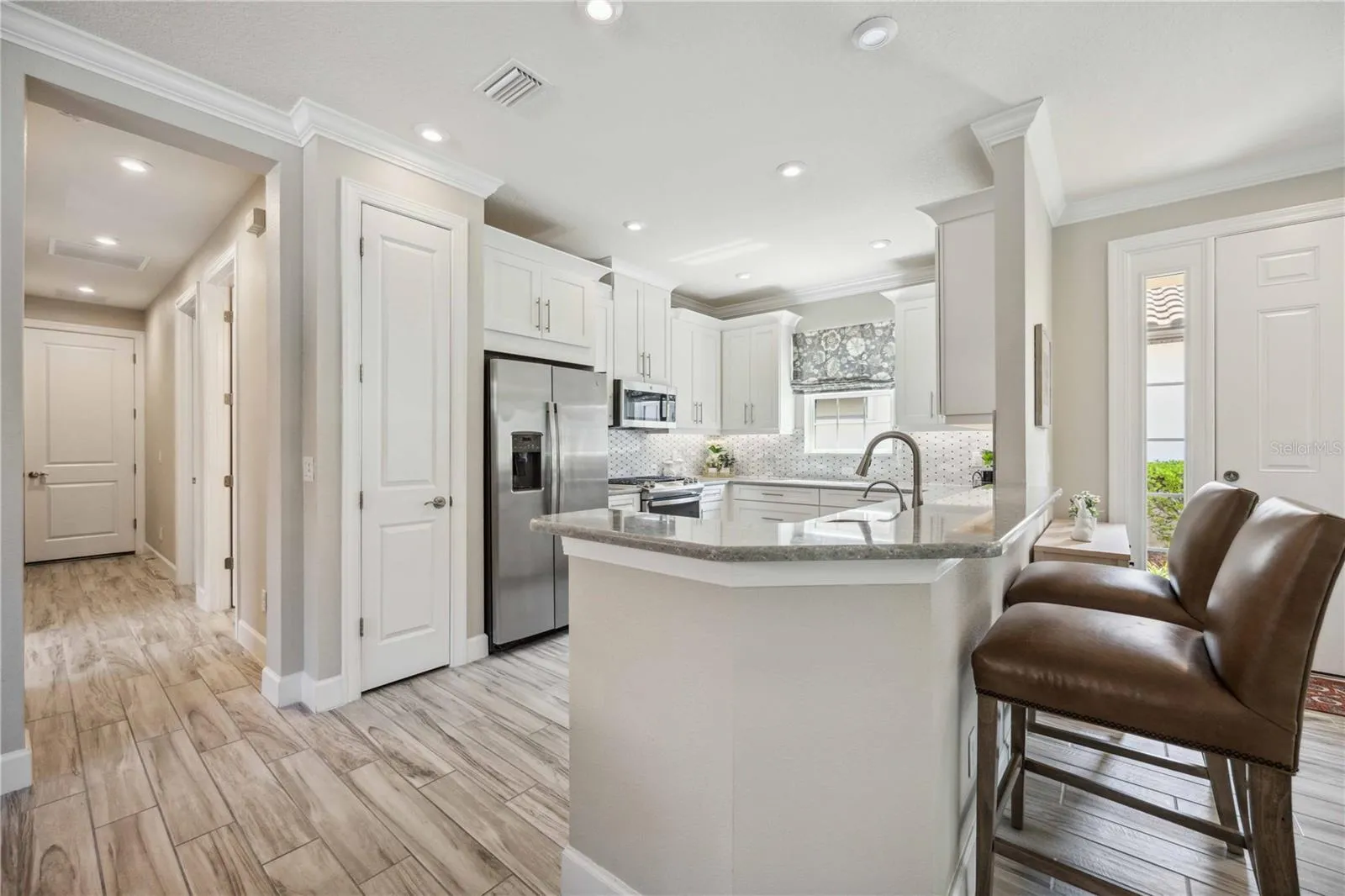 Quartz counters &amp; breakfast bar.