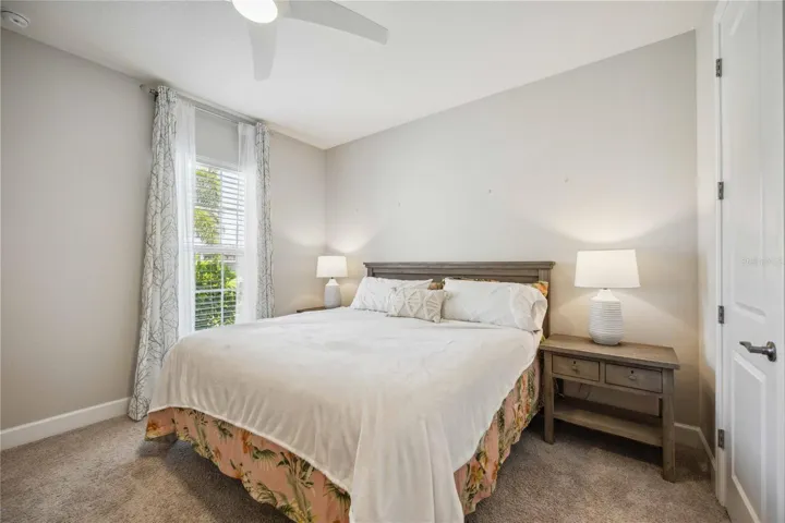 Front bedroom 2 queen bed w/on suite bath access.