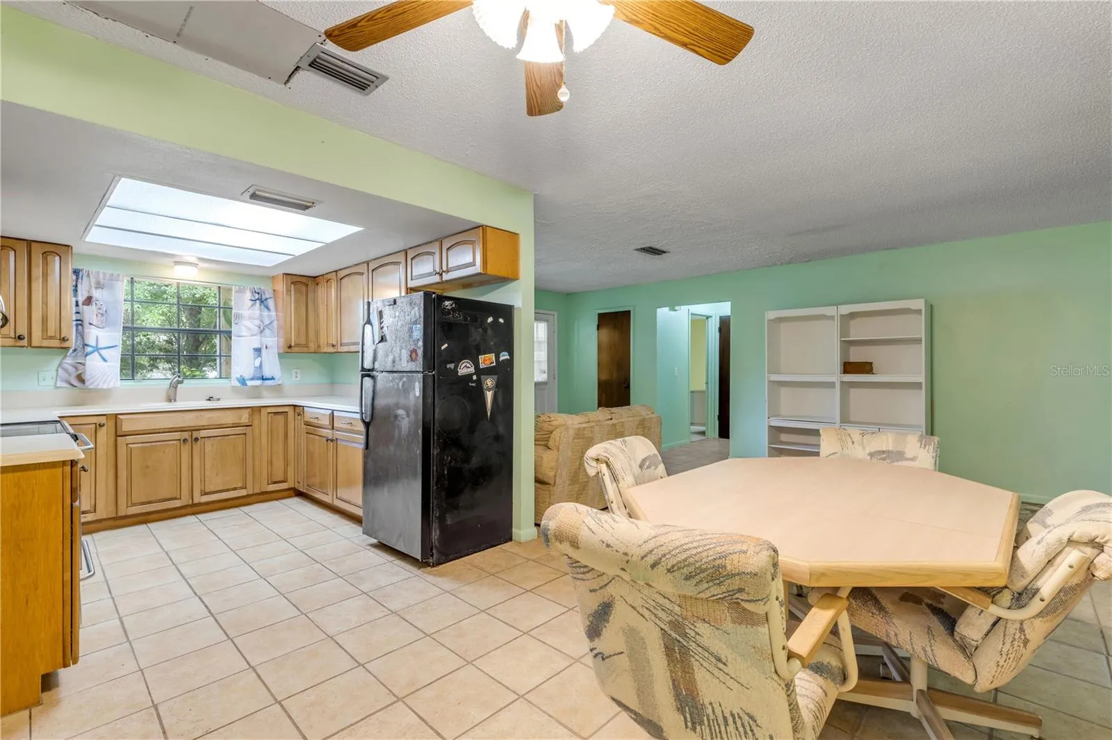 Dining/kitchen