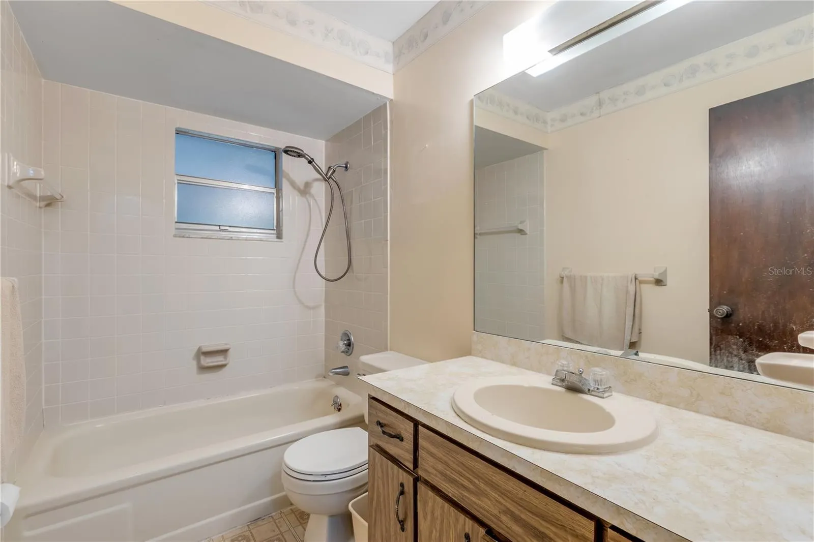 Hall full bath