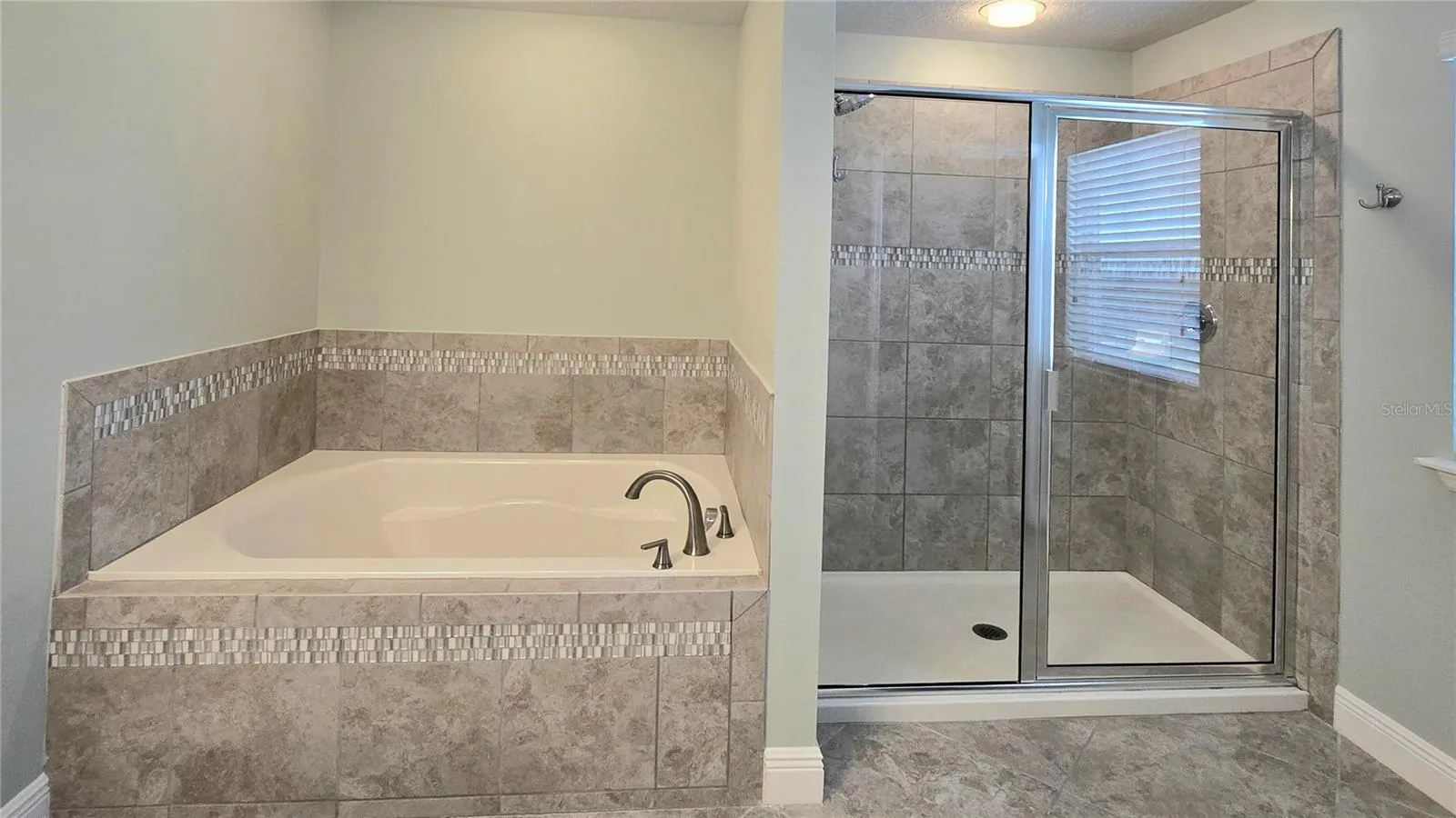 Mather Bathroom (Perspective 2)