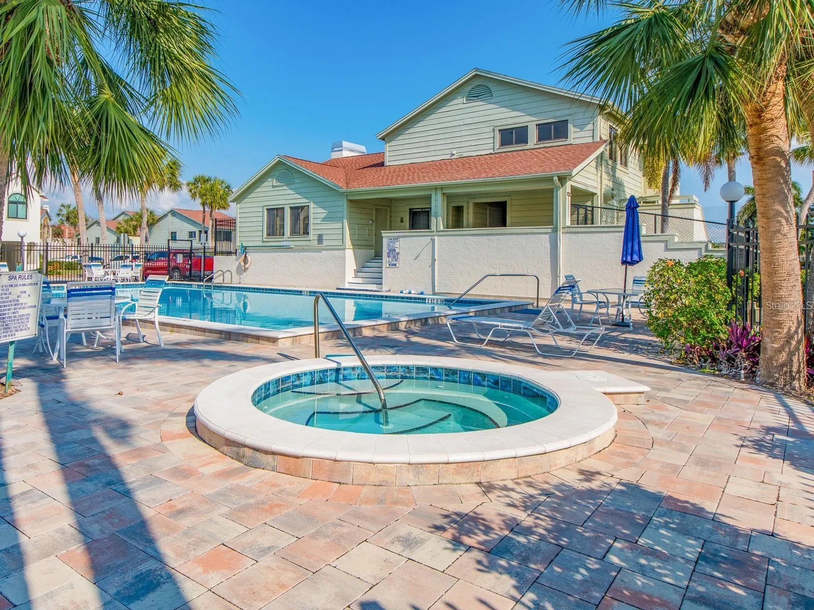 POOL, SPA AND  CLUBHOUSE