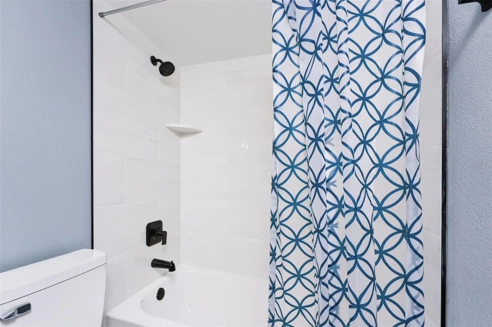 Guest Bath with Tub/Shower