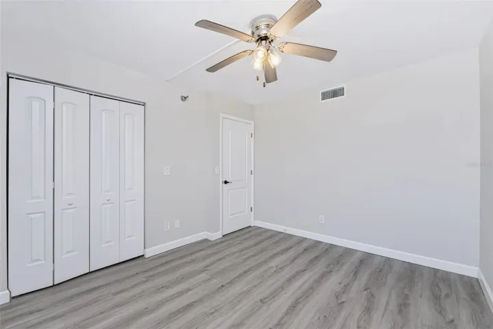 Closet shown.