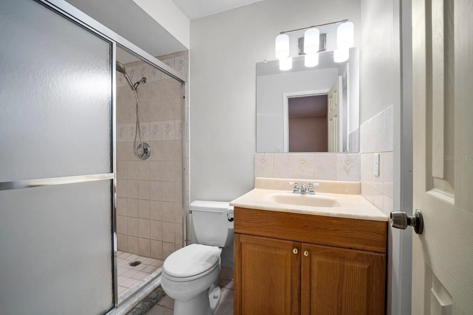 primary / pool abth with shower