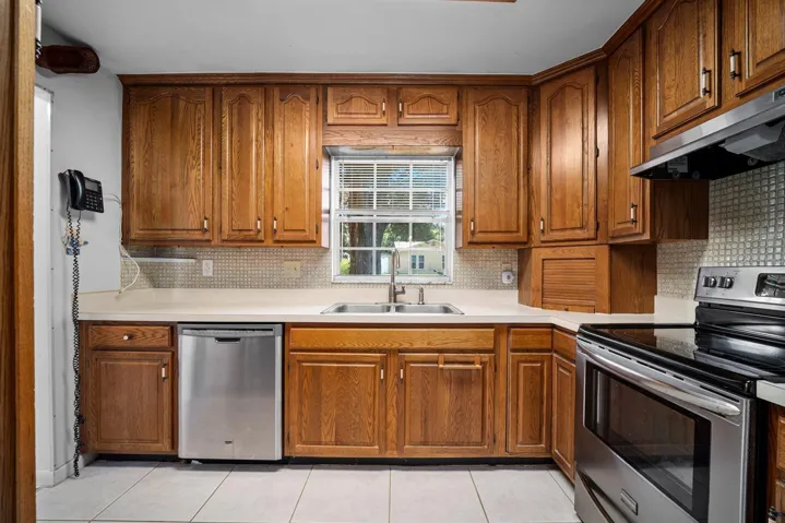 Kitchen Steinless appliances