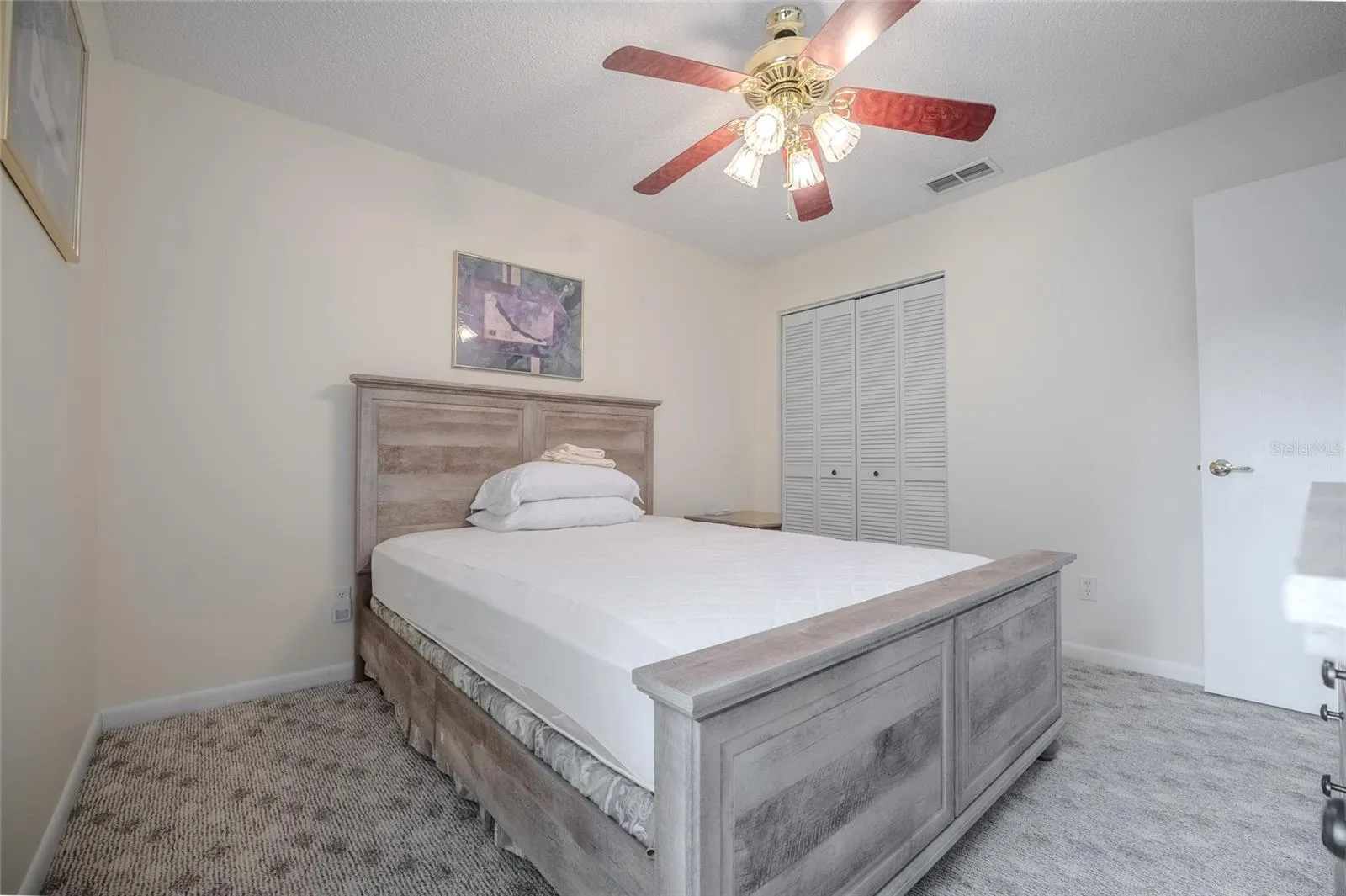 Guest bedroom.