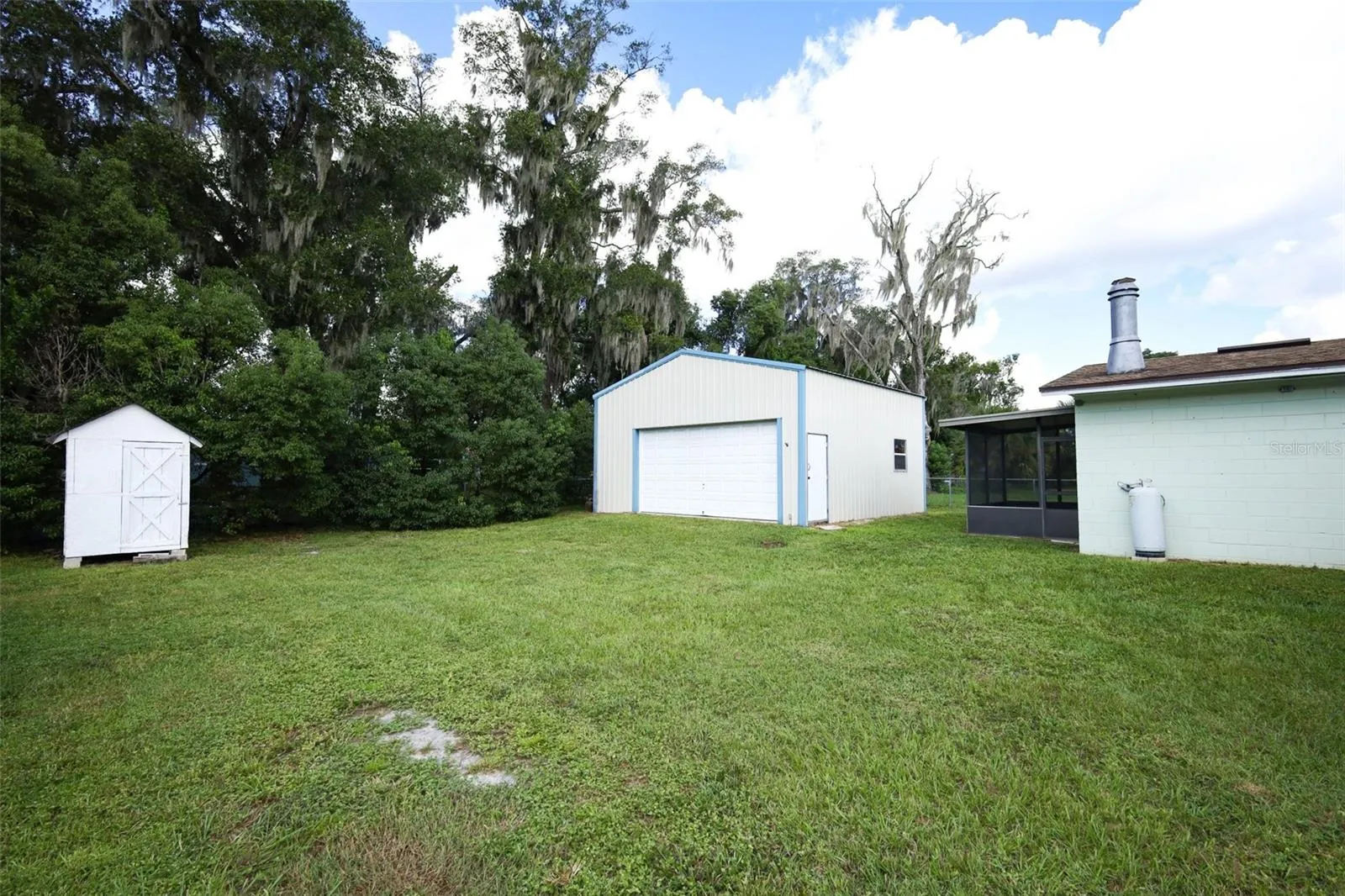 Detached 2 car garage/workshop in addition to 1 car garage