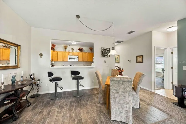 breakfast bar/pass-through
