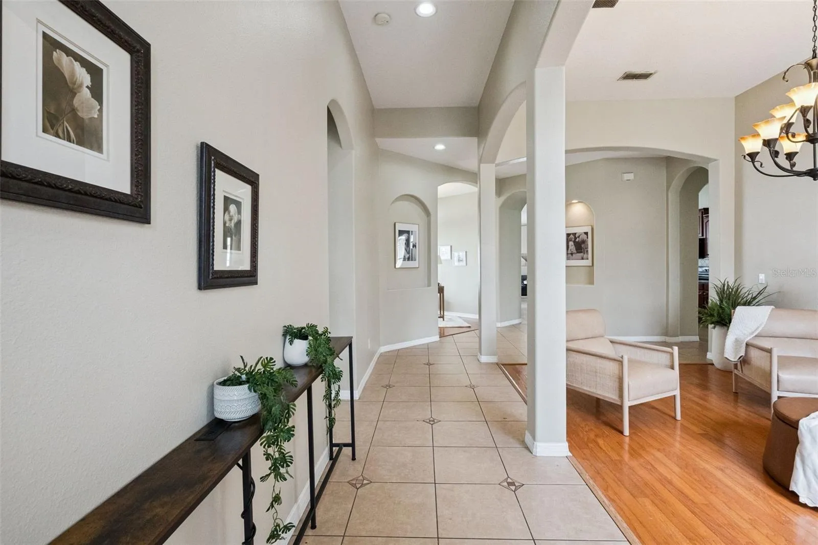 FOYER/FORMAL LIVING