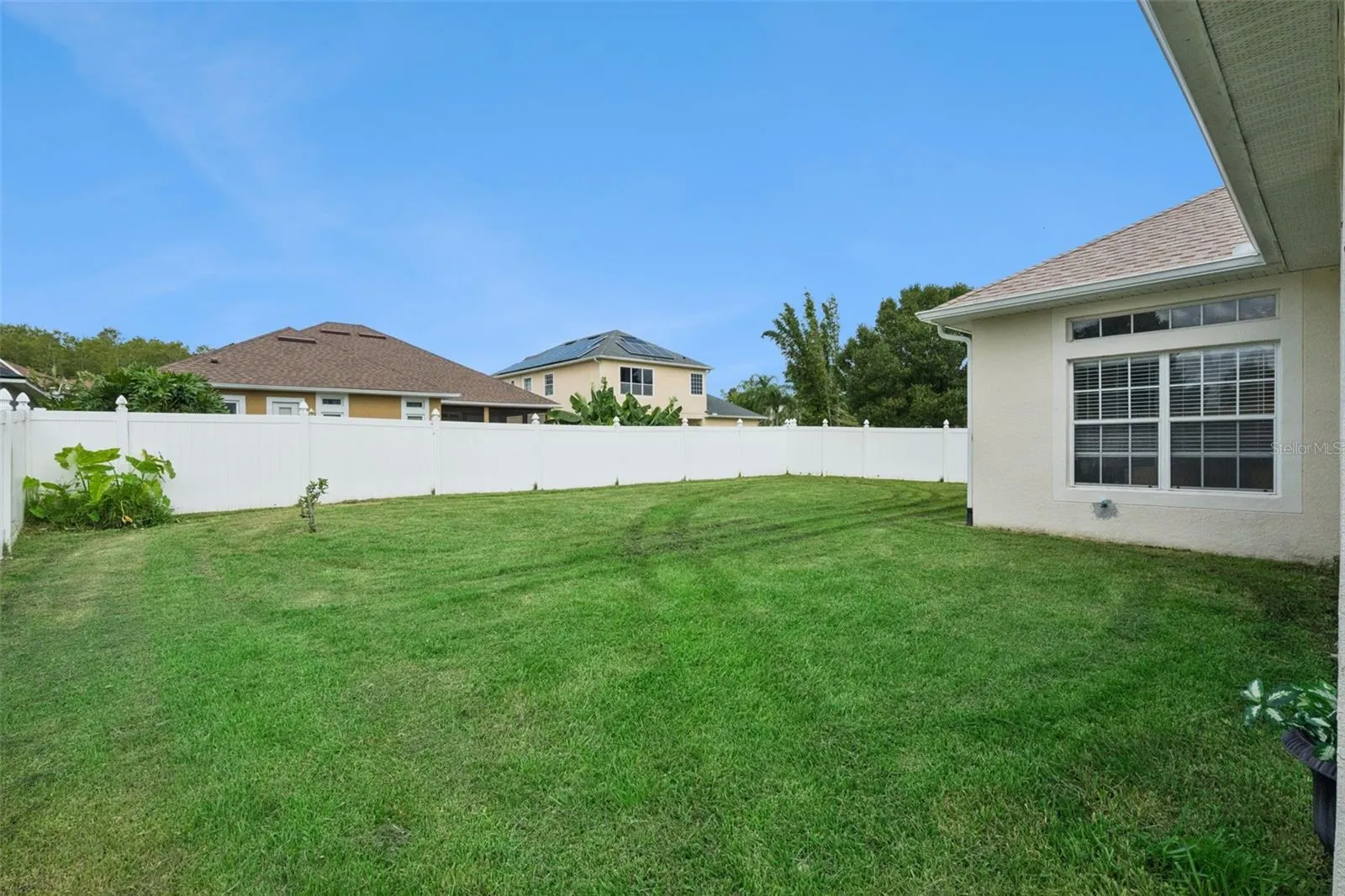 LARGE FENCED YARD