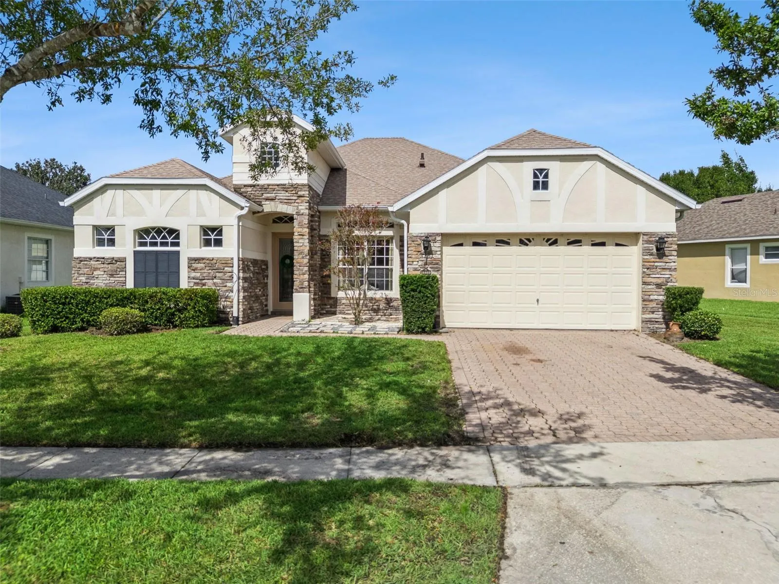 2-CAR GARAGE