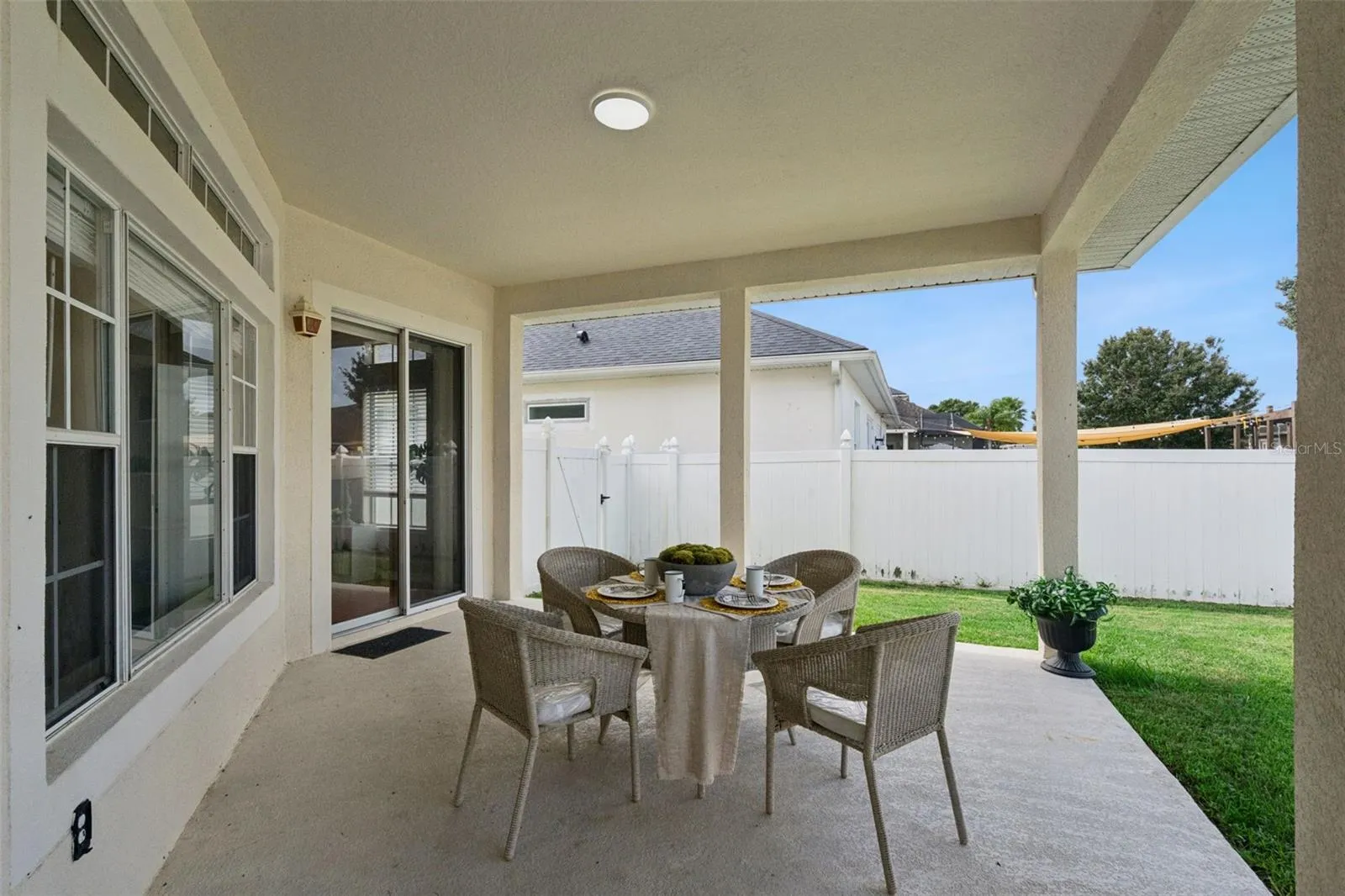 COVERED LANAI PORCH