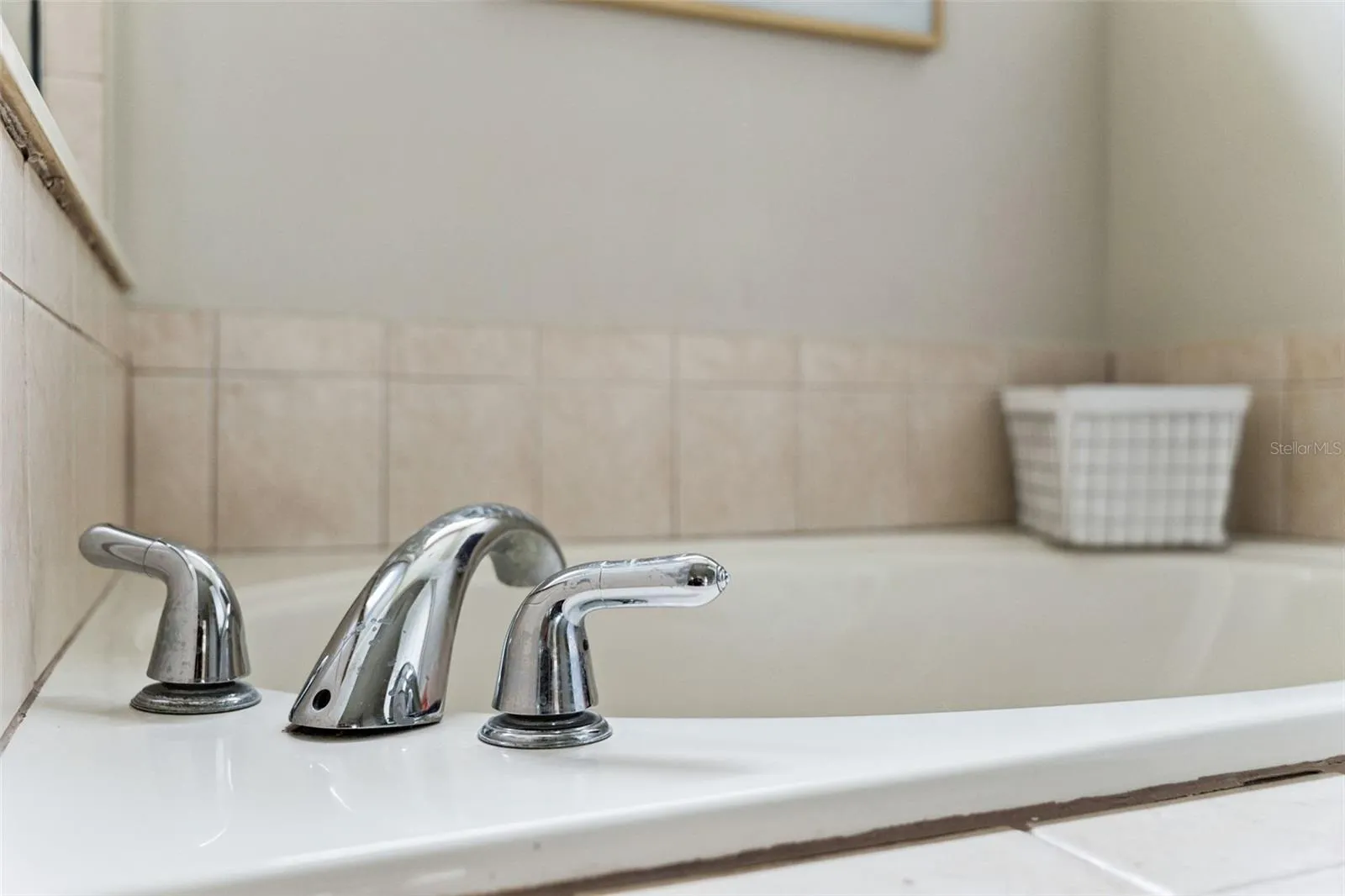 SOAKING TUB