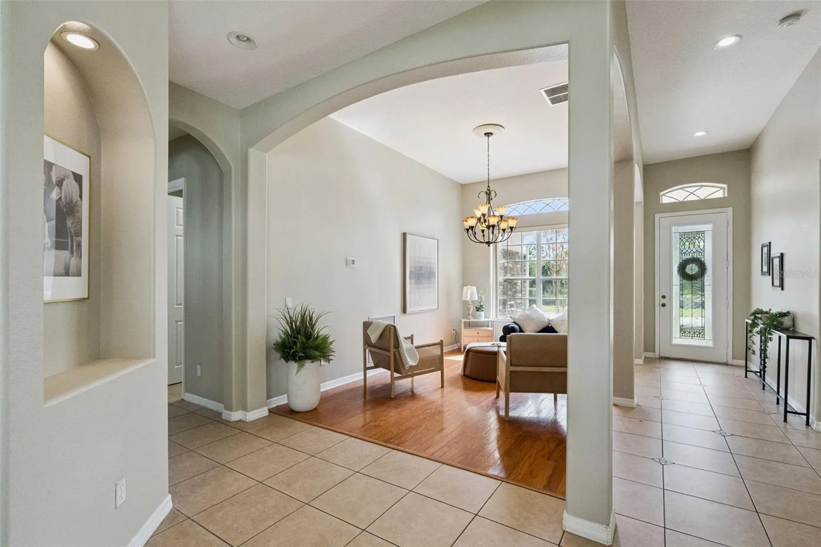 FORMAL LIVING/FOYER